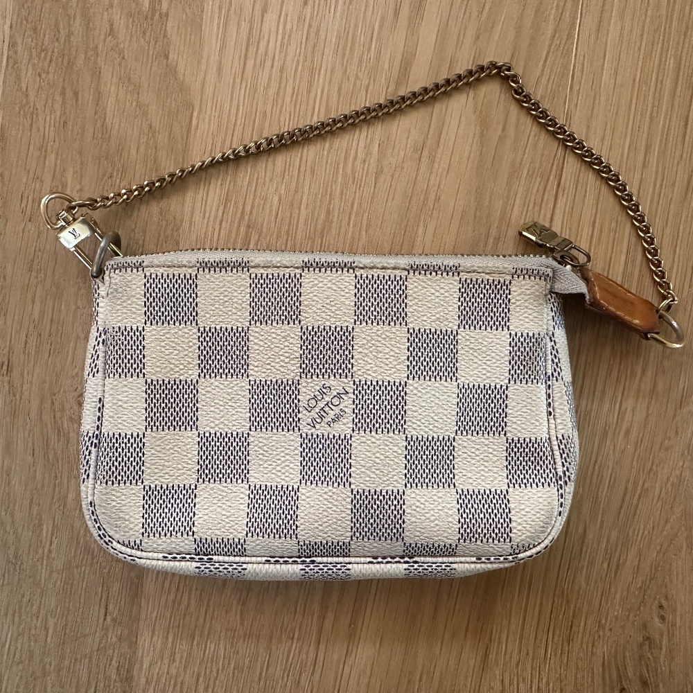 Louis Vuitton Pochette Damier